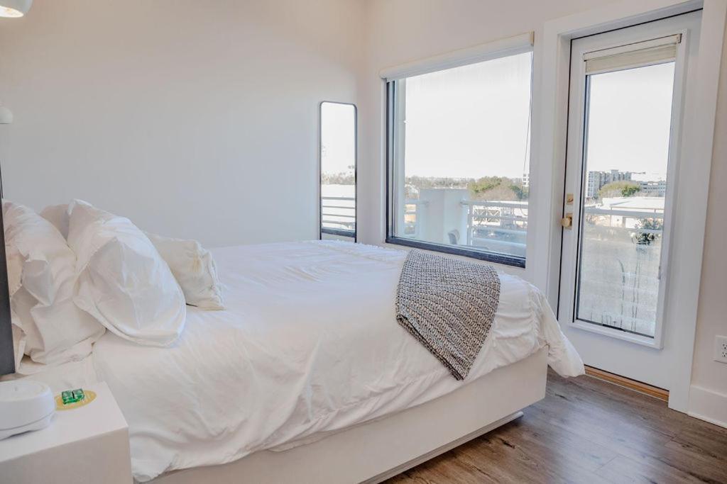 The Hive 302 King With Balcony Hotel Wilmington  Kültér fotó