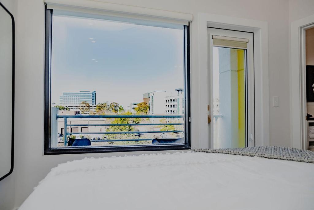 The Hive 302 King With Balcony Hotel Wilmington  Kültér fotó